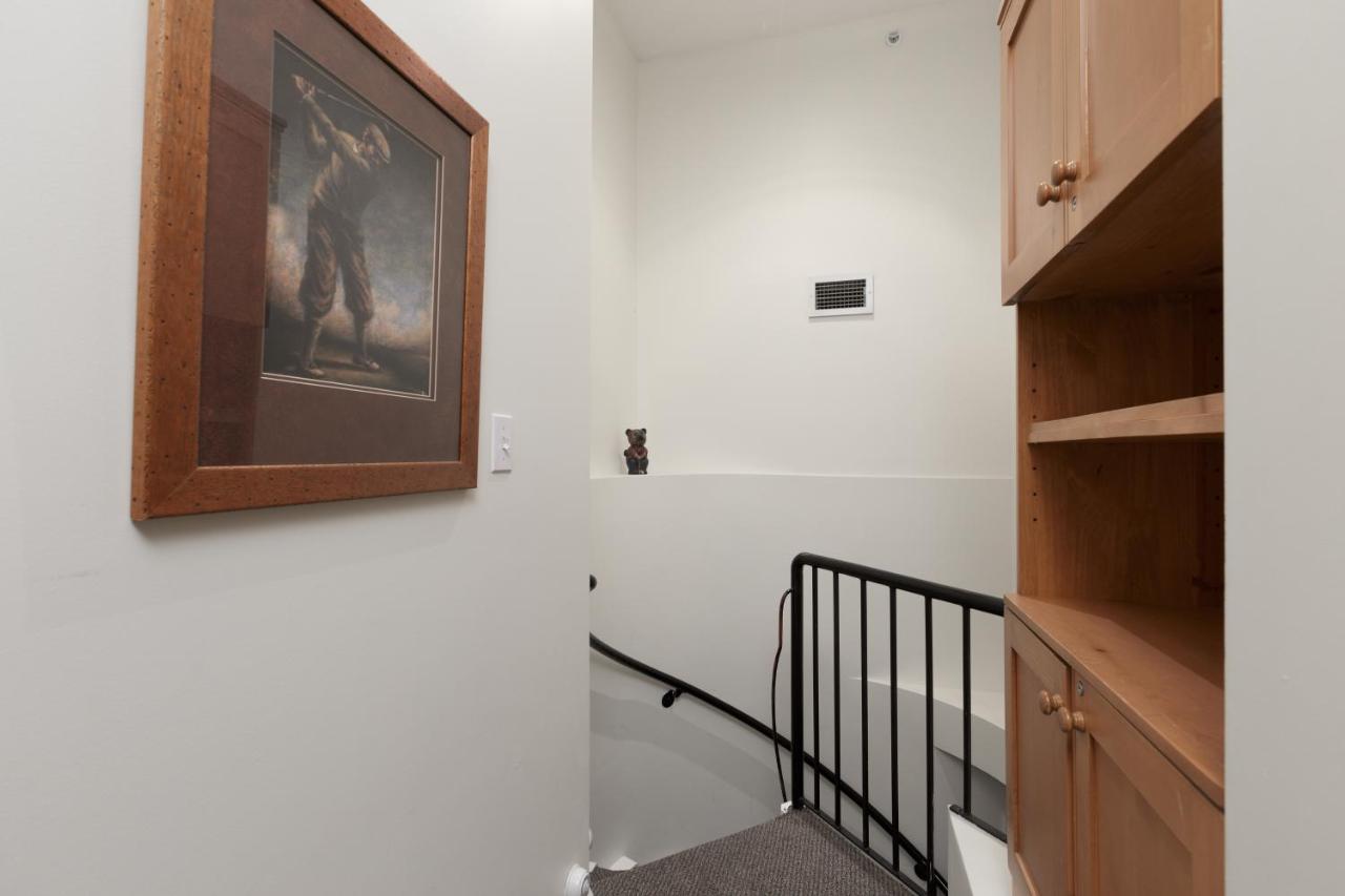 Tyndall Stone Lodge By Cozystay Signature Whistler Esterno foto