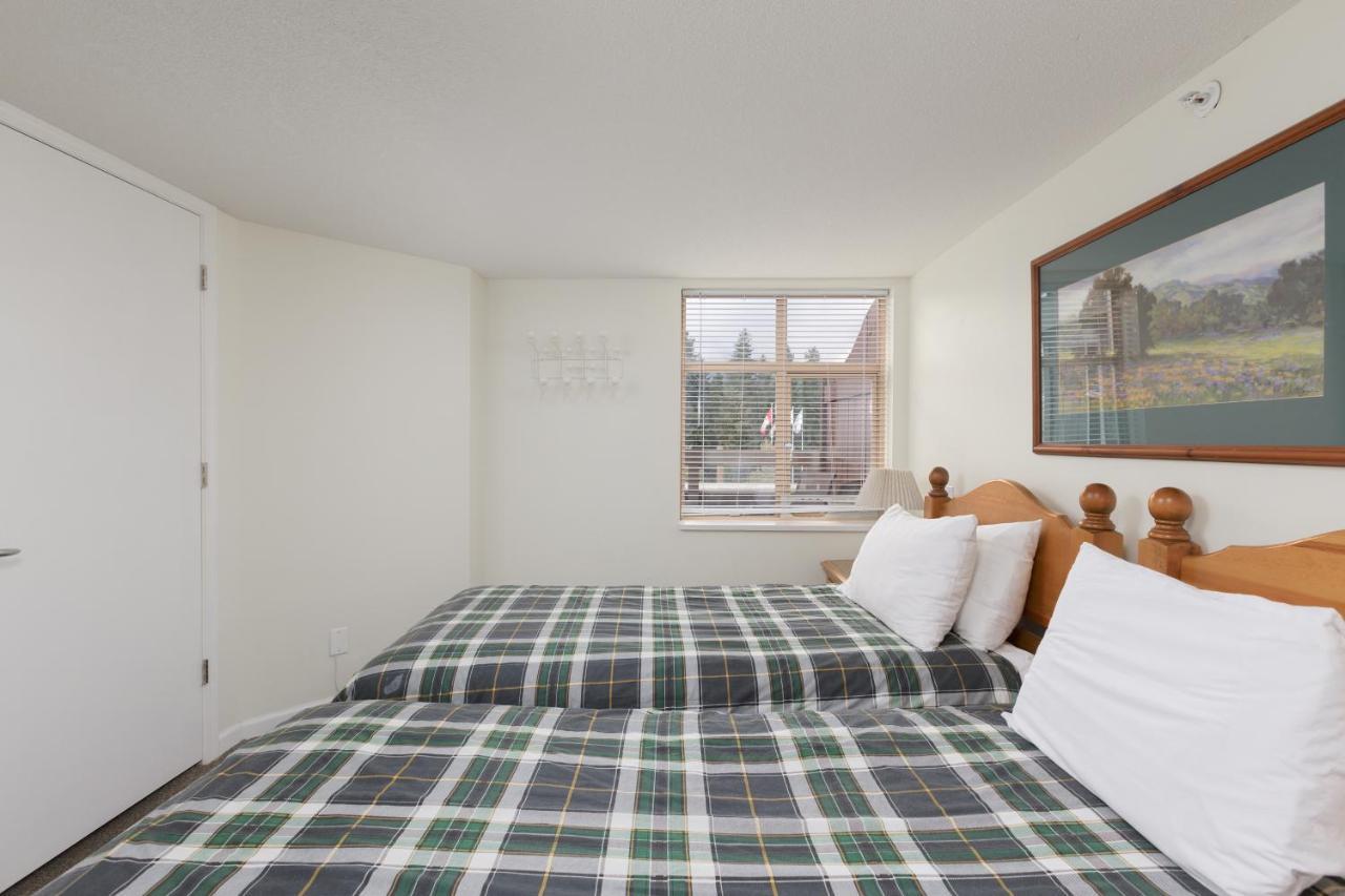 Tyndall Stone Lodge By Cozystay Signature Whistler Esterno foto