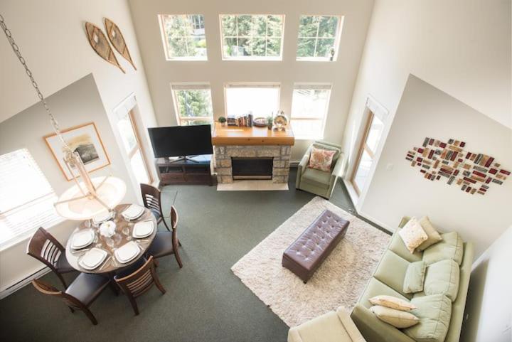 Tyndall Stone Lodge By Cozystay Signature Whistler Esterno foto