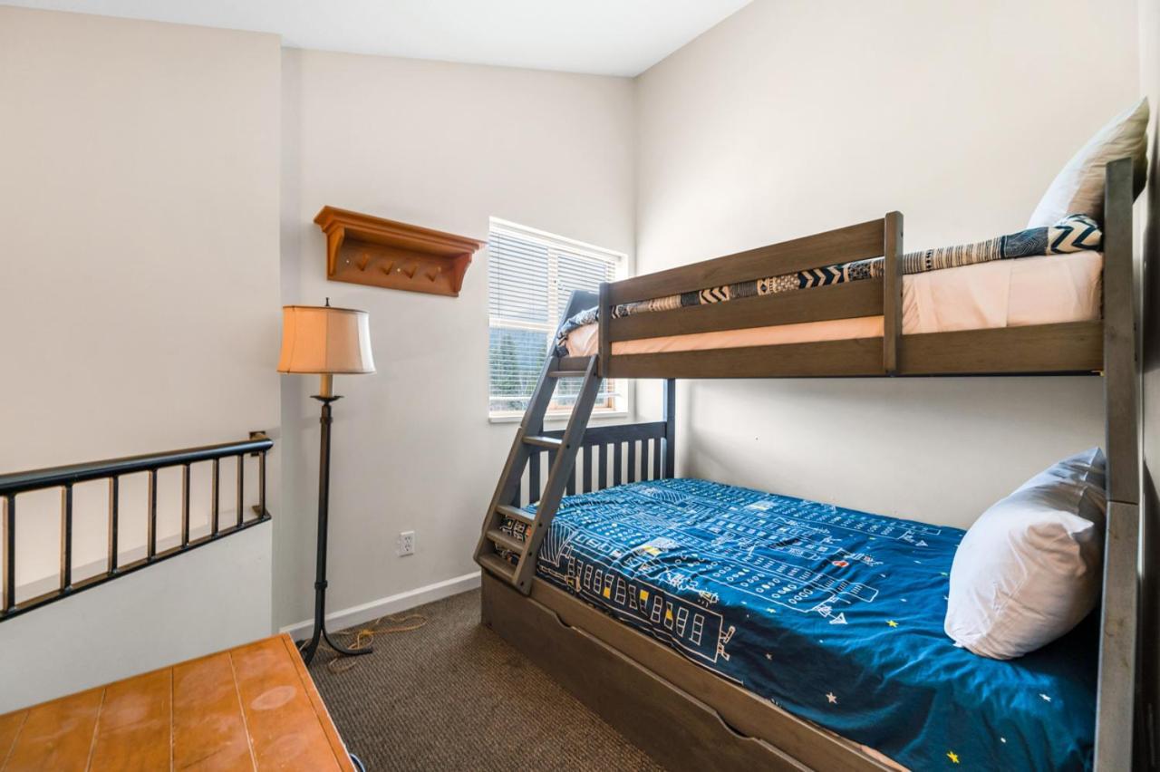 Tyndall Stone Lodge By Cozystay Signature Whistler Esterno foto